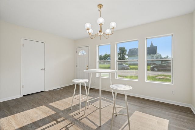 395 S Troy Road, Robins, IA 52328