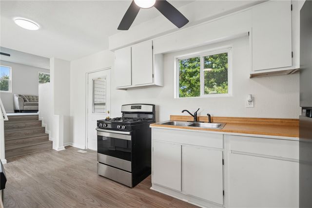 395 S Troy Road, Robins, IA 52328