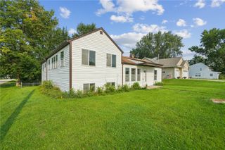 395 S Troy Road, Robins, IA 52328