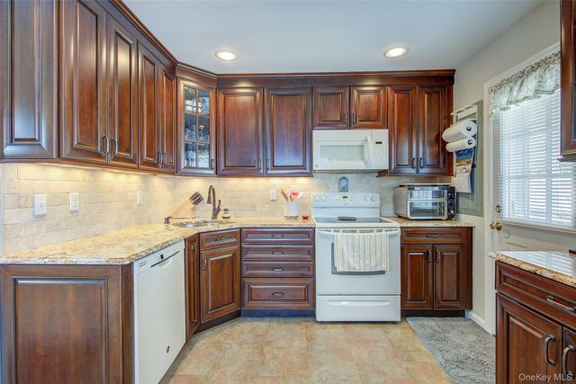 12 Crescent Lane, Levittown, NY 11756