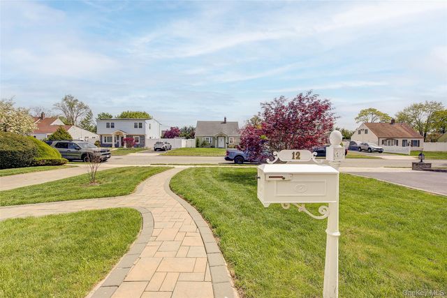 12 Crescent Lane, Levittown, NY 11756