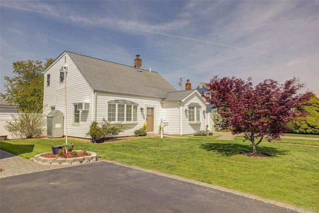 12 Crescent Lane, Levittown, NY 11756