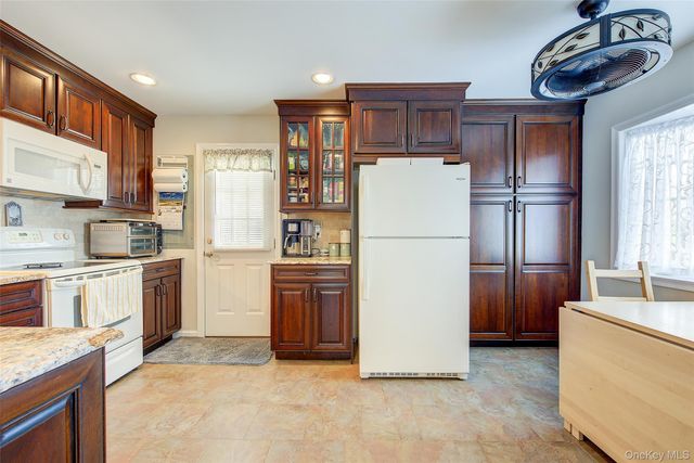 12 Crescent Lane, Levittown, NY 11756
