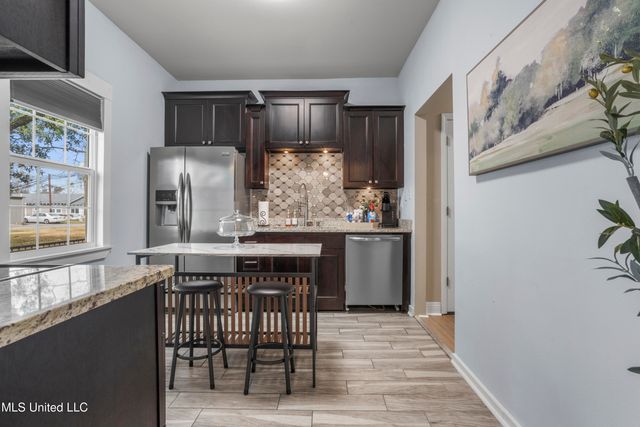 1705 Government Street, Ocean Springs, MS 39564