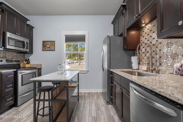 1705 Government Street, Ocean Springs, MS 39564