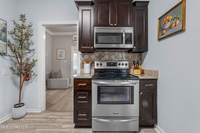 1705 Government Street, Ocean Springs, MS 39564