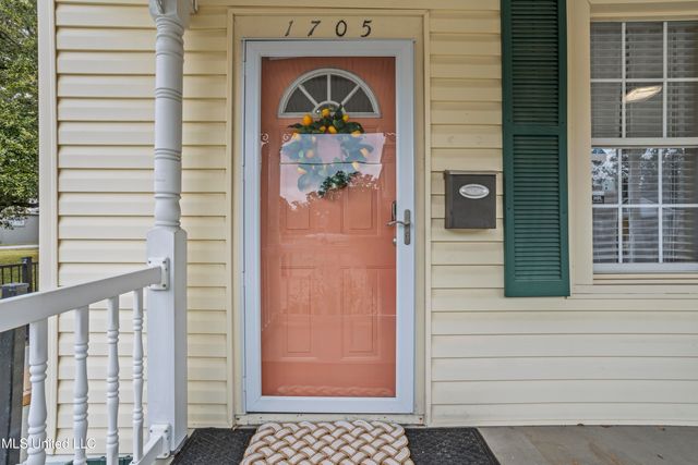 1705 Government Street, Ocean Springs, MS 39564