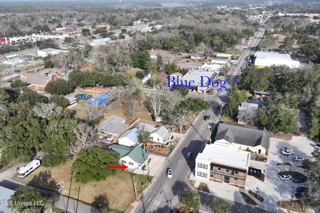 1705 Government Street, Ocean Springs, MS 39564