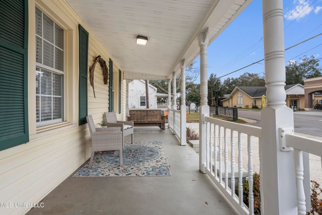 1705 Government Street, Ocean Springs, MS 39564