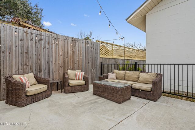 1705 Government Street, Ocean Springs, MS 39564