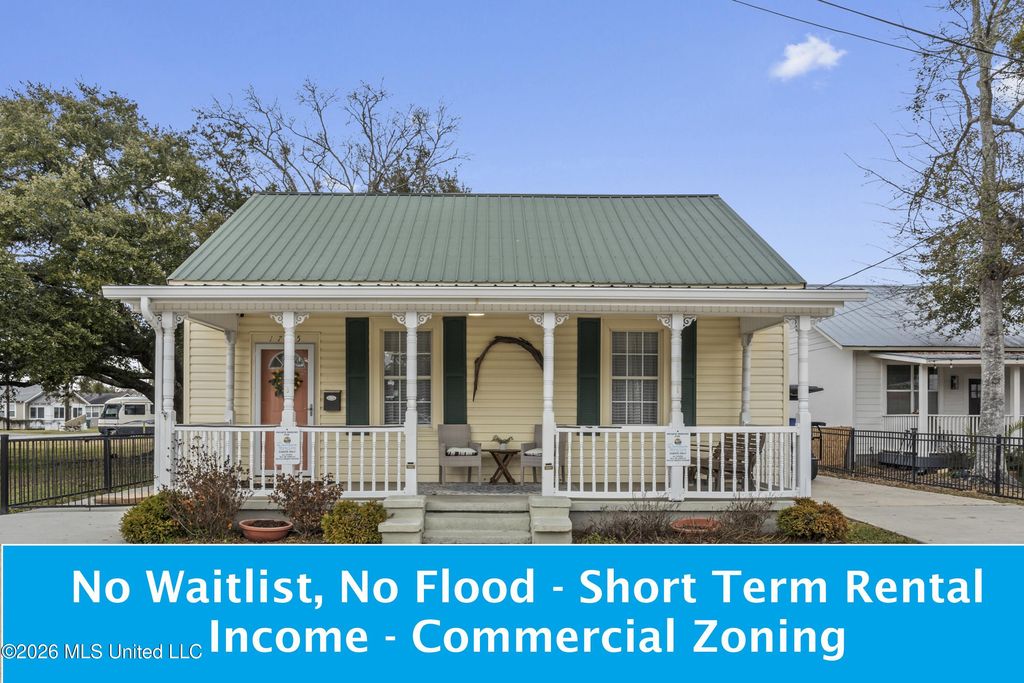 1705 Government Street, Ocean Springs, MS 39564