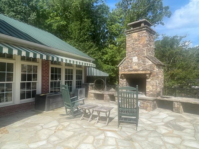219 Broken Rock Road, Hamilton, GA 31811