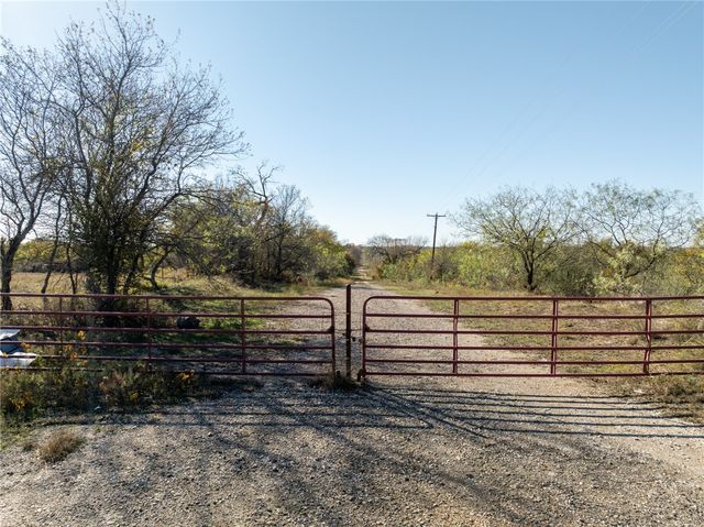 8604 W Lake Creek Road, Riesel, TX 76682