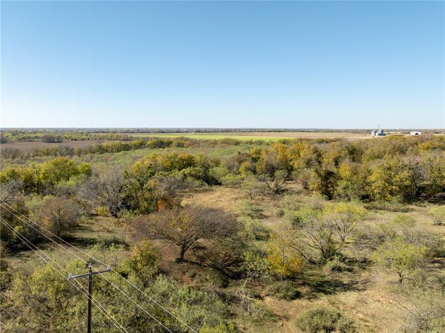 8604 W Lake Creek Road, Riesel, TX 76682