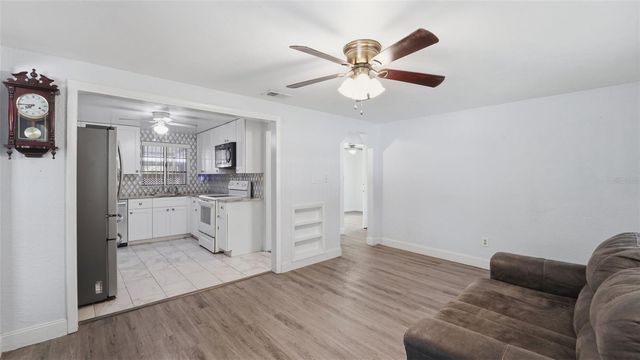 8 ANGELES ROAD, Debary, FL 32713