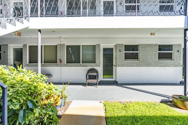 302 Lake Osborne Drive 5, Lake Worth Beach, FL 33461