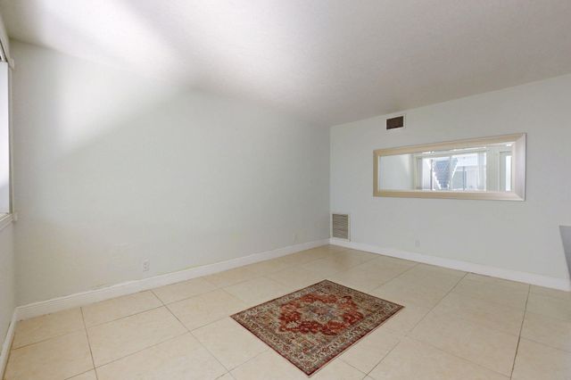 302 Lake Osborne Drive 5, Lake Worth Beach, FL 33461