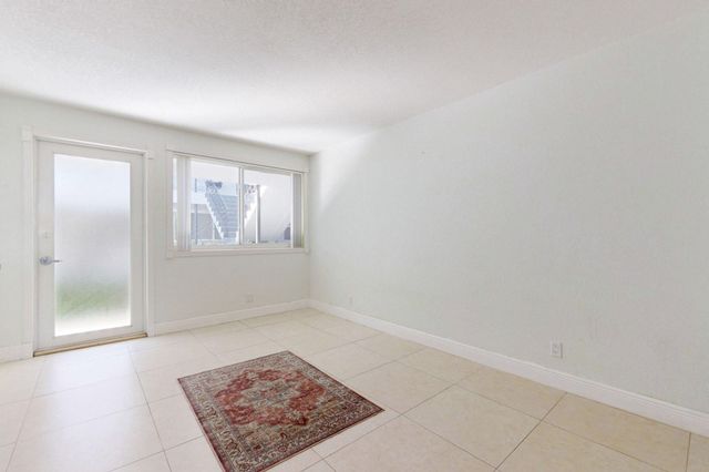 302 Lake Osborne Drive 5, Lake Worth Beach, FL 33461