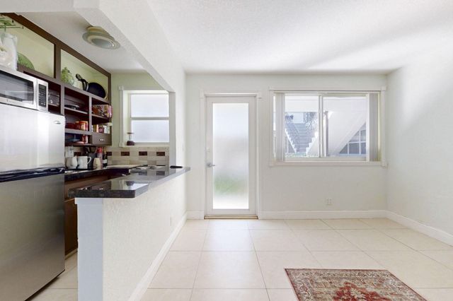 302 Lake Osborne Drive 5, Lake Worth Beach, FL 33461