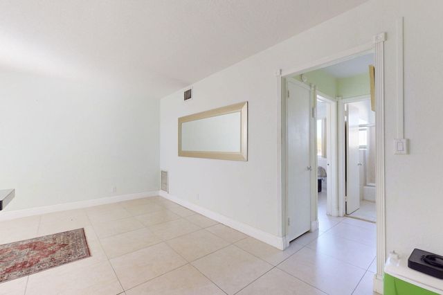 302 Lake Osborne Drive 5, Lake Worth Beach, FL 33461