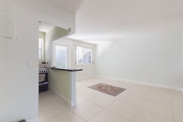 302 Lake Osborne Drive 5, Lake Worth Beach, FL 33461