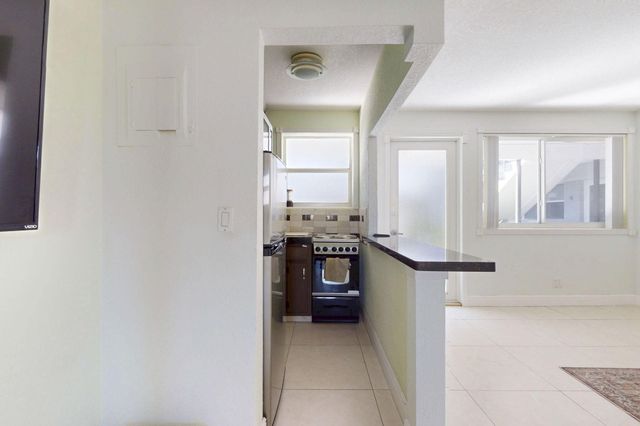 302 Lake Osborne Drive 5, Lake Worth Beach, FL 33461