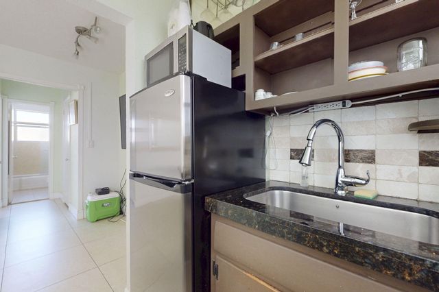 302 Lake Osborne Drive 5, Lake Worth Beach, FL 33461