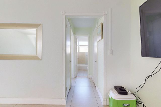 302 Lake Osborne Drive 5, Lake Worth Beach, FL 33461