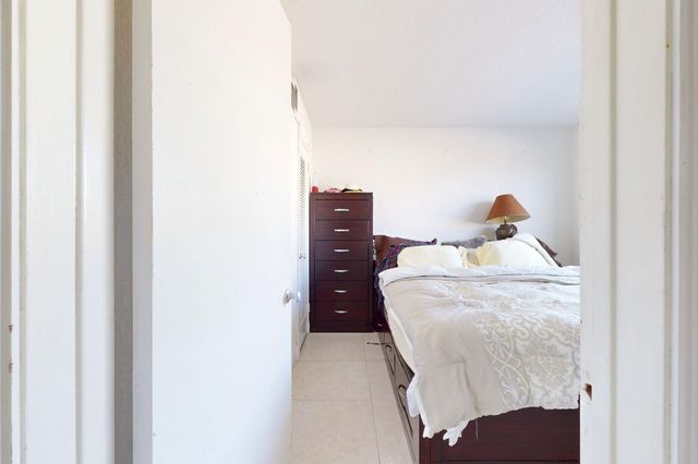 302 Lake Osborne Drive 5, Lake Worth Beach, FL 33461