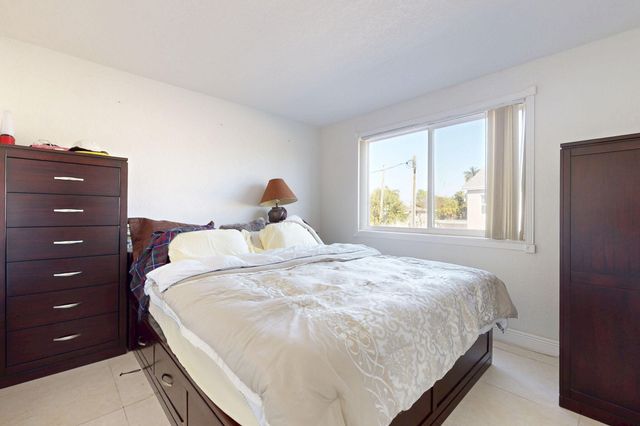 302 Lake Osborne Drive 5, Lake Worth Beach, FL 33461