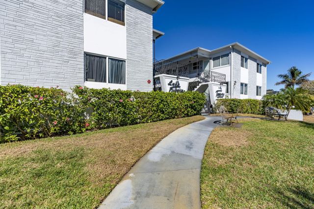 302 Lake Osborne Drive 5, Lake Worth Beach, FL 33461