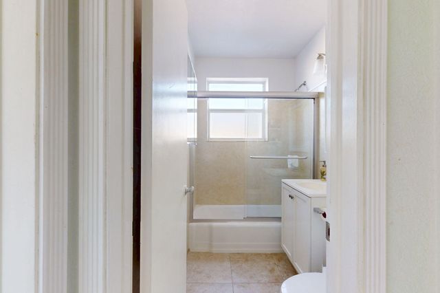 302 Lake Osborne Drive 5, Lake Worth Beach, FL 33461