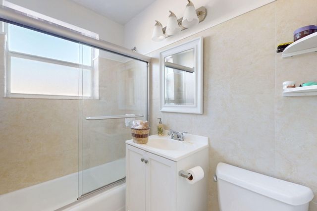 302 Lake Osborne Drive 5, Lake Worth Beach, FL 33461