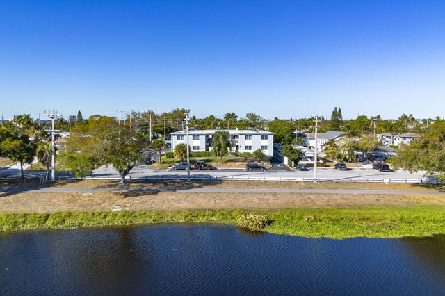 302 Lake Osborne Drive 5, Lake Worth Beach, FL 33461