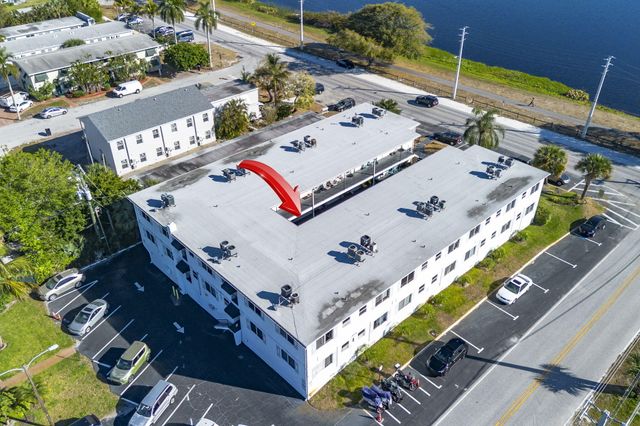 302 Lake Osborne Drive 5, Lake Worth Beach, FL 33461