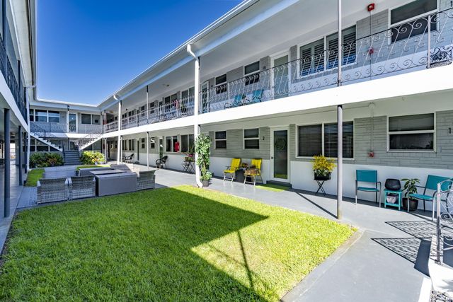 302 Lake Osborne Drive 5, Lake Worth Beach, FL 33461