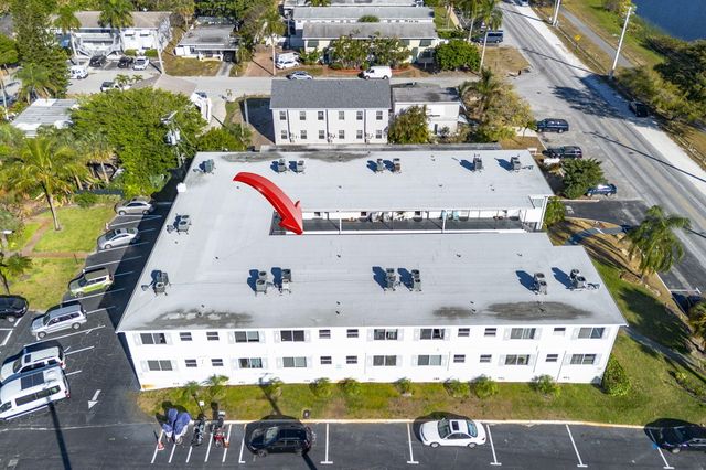 302 Lake Osborne Drive 5, Lake Worth Beach, FL 33461
