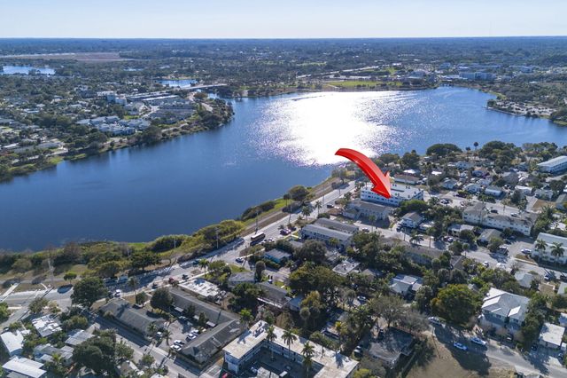 302 Lake Osborne Drive 5, Lake Worth Beach, FL 33461
