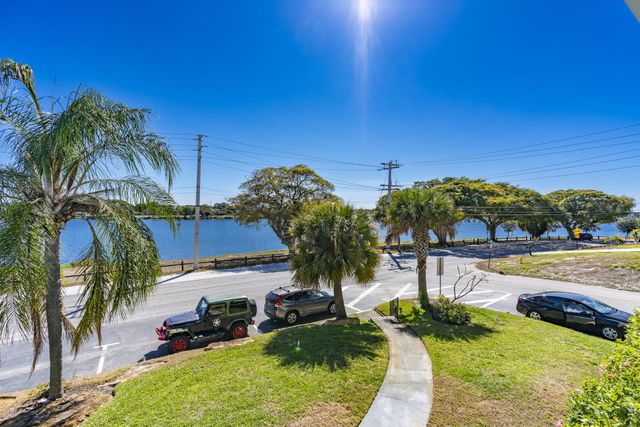 302 Lake Osborne Drive 5, Lake Worth Beach, FL 33461
