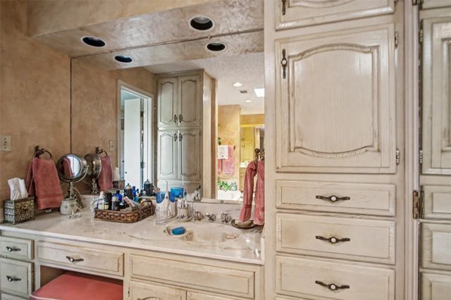 6717 River Bend Road, Fort Worth, TX 76132