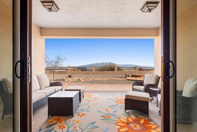 5513 Pikes Peak Loop NE, Rio Rancho, NM 87144