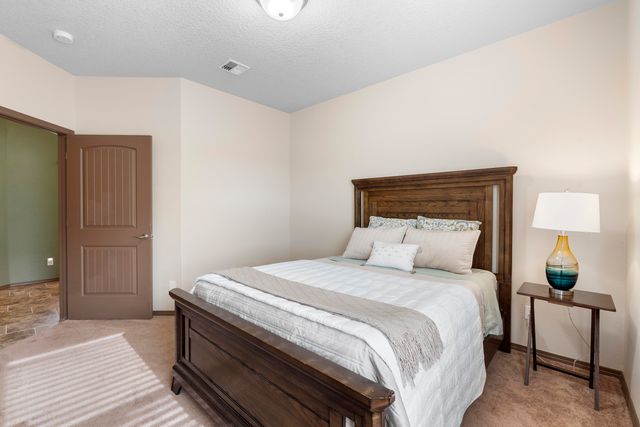 5513 Pikes Peak Loop NE, Rio Rancho, NM 87144