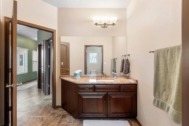 5513 Pikes Peak Loop NE, Rio Rancho, NM 87144