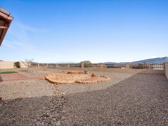 5513 Pikes Peak Loop NE, Rio Rancho, NM 87144