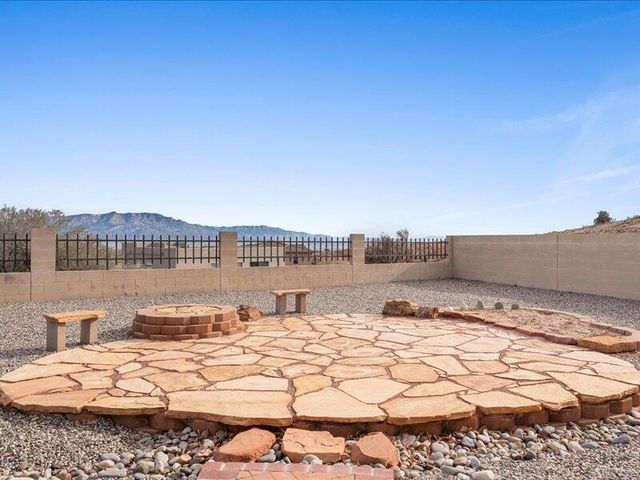 5513 Pikes Peak Loop NE, Rio Rancho, NM 87144