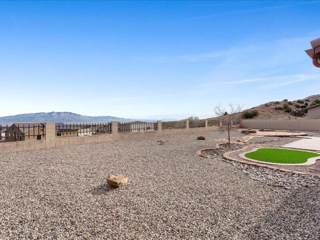 5513 Pikes Peak Loop NE, Rio Rancho, NM 87144