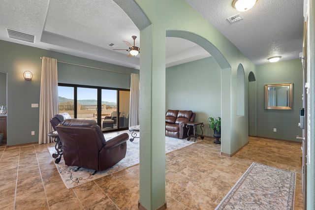 5513 Pikes Peak Loop NE, Rio Rancho, NM 87144