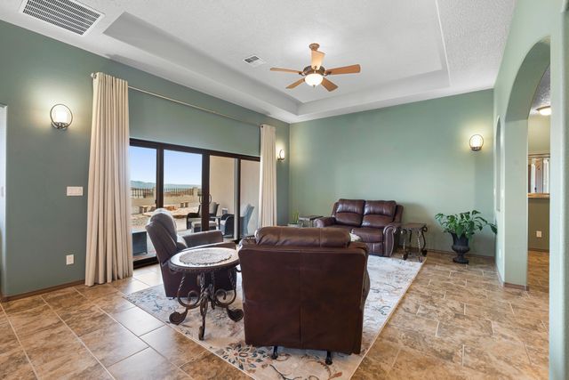 5513 Pikes Peak Loop NE, Rio Rancho, NM 87144