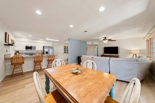 5978 Brooktree Dr, Citrus Heights, CA 95621