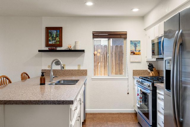 5978 Brooktree Dr, Citrus Heights, CA 95621